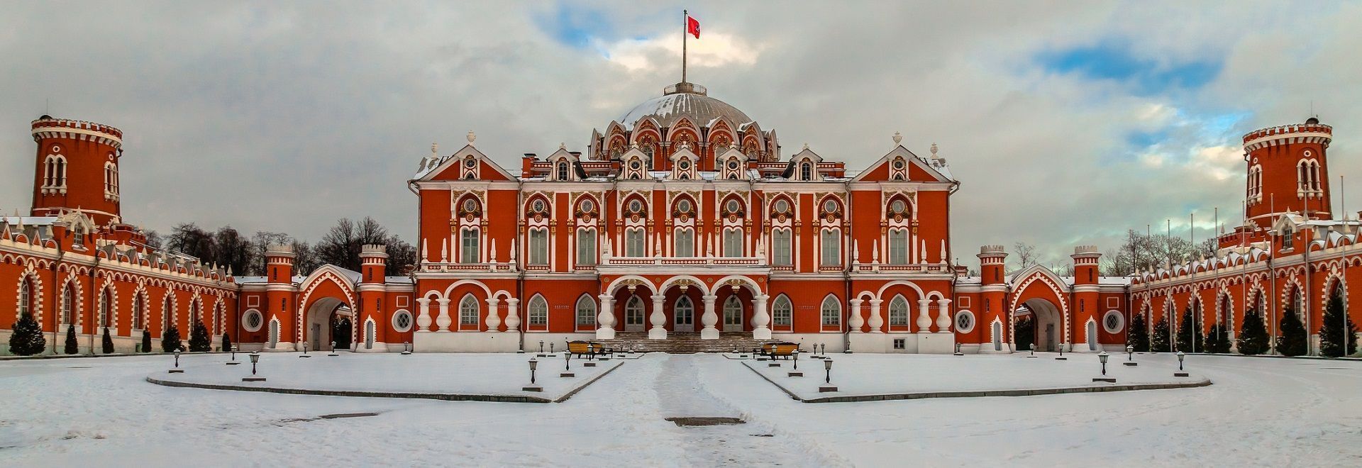 Петровский путевой дворец фото